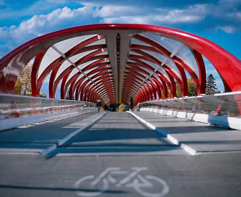 "PEACE BRIDGE" by ChinitoBoy is licenced under Attribution 2.0 Generic (CC BY 2.0)