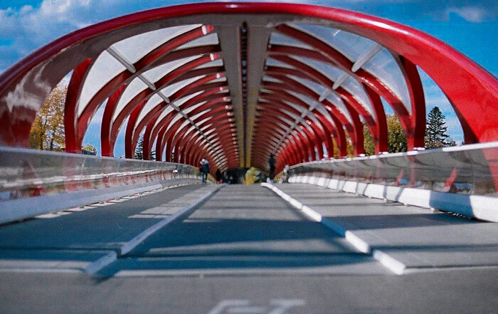 "PEACE BRIDGE" by ChinitoBoy is licenced under Attribution 2.0 Generic (CC BY 2.0)
